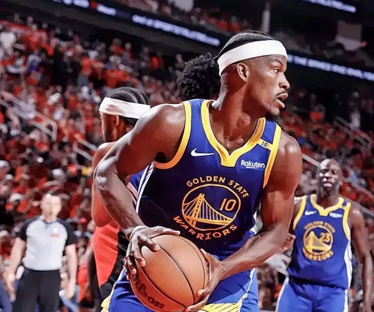 重要助攻首场状态出色，篮网观众沸腾！，巴特勒重返赛场赛场气氛高涨的简单介绍